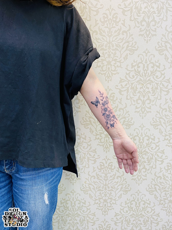 名古屋　タトゥー　女性